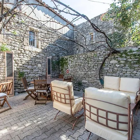 Hotel Le Saint-clementois - Maison Pour 6 Saint-Clément